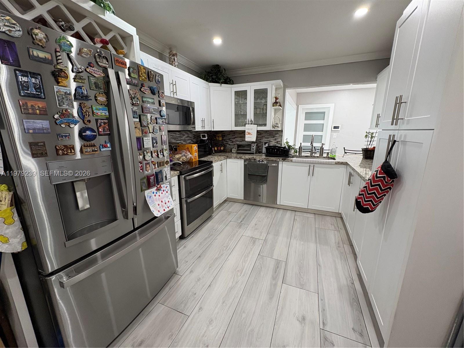 160 South Dr Miami Springs, FL 33166