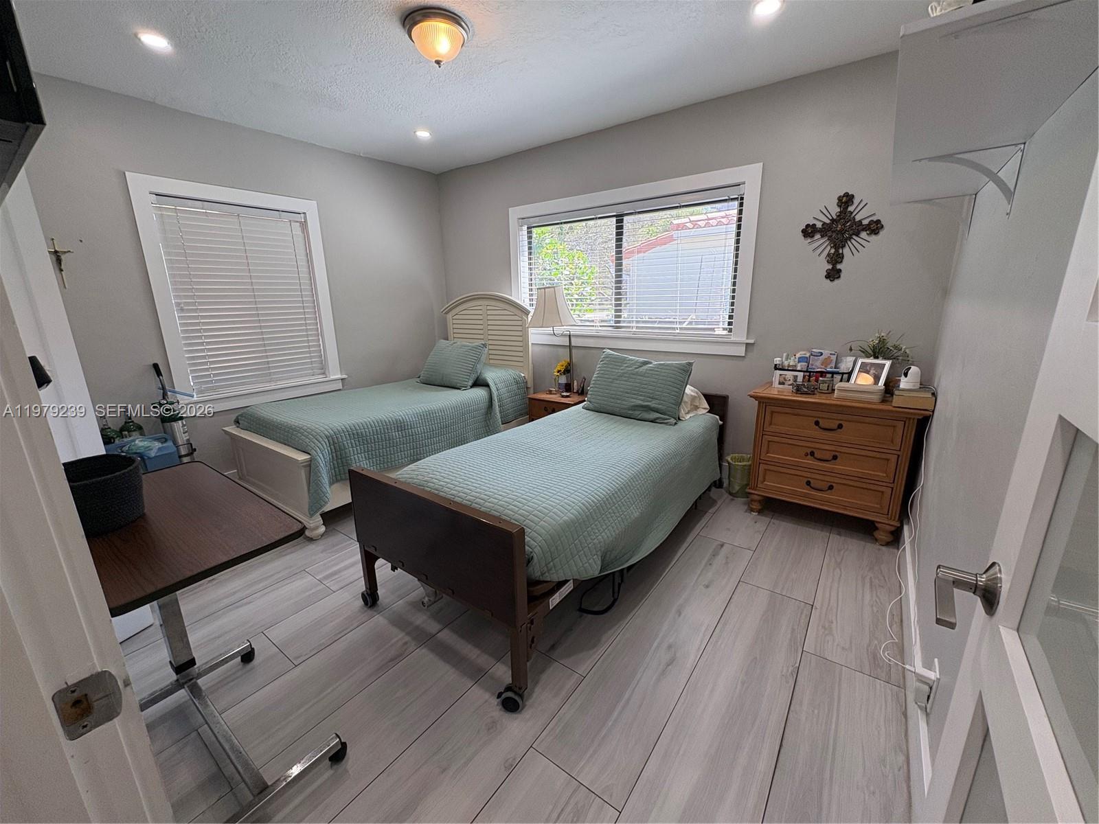 160 South Dr Miami Springs, FL 33166