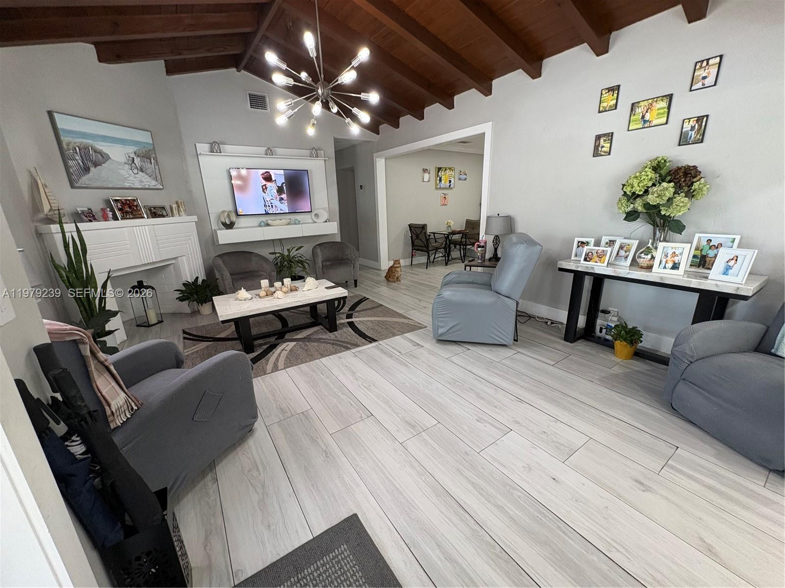 160 South Dr Miami Springs, FL 33166