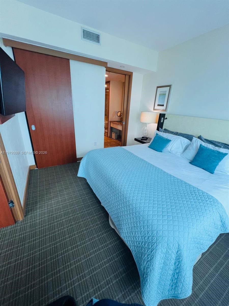 image Brickell Arch21