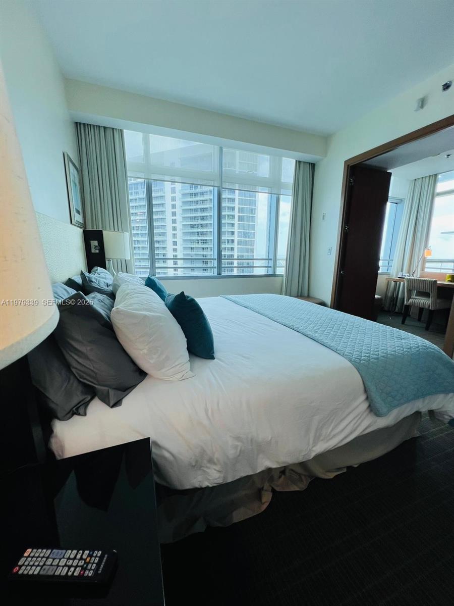 image Brickell Arch23