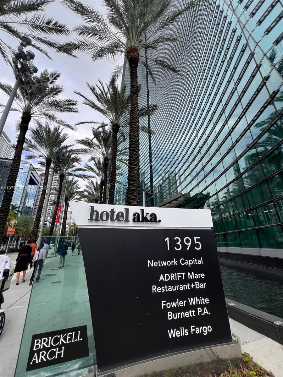 image Brickell Arch2