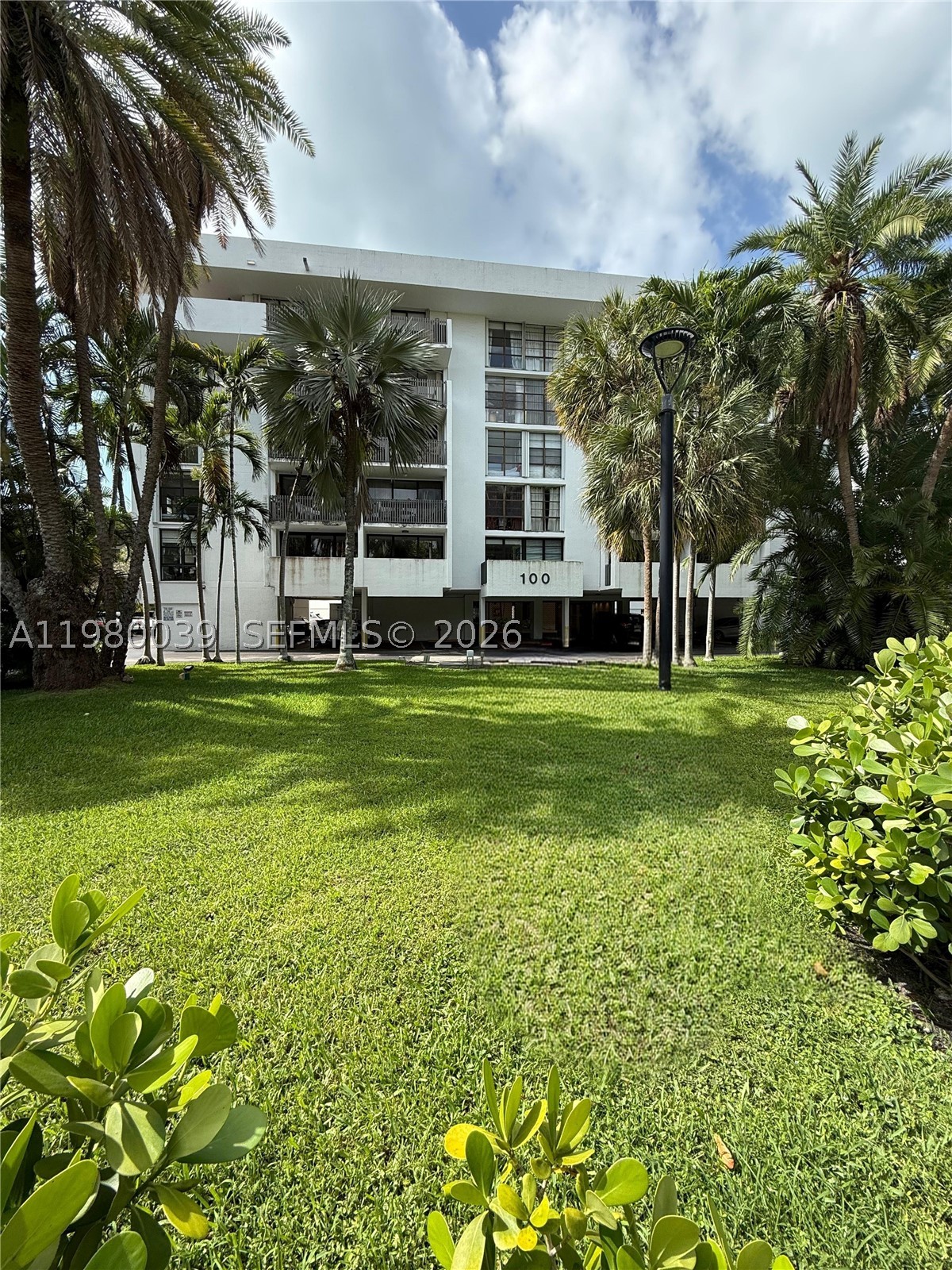 100 Ocean Ln Dr #303