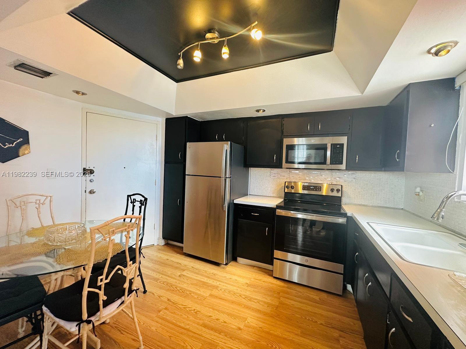 1301 NE Miami Gdns Dr #915W Miami, FL 33179