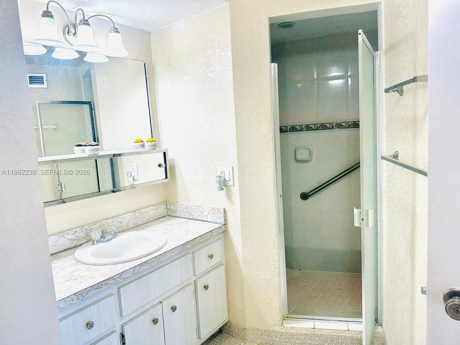 1301 NE Miami Gdns Dr #915W Miami, FL 33179