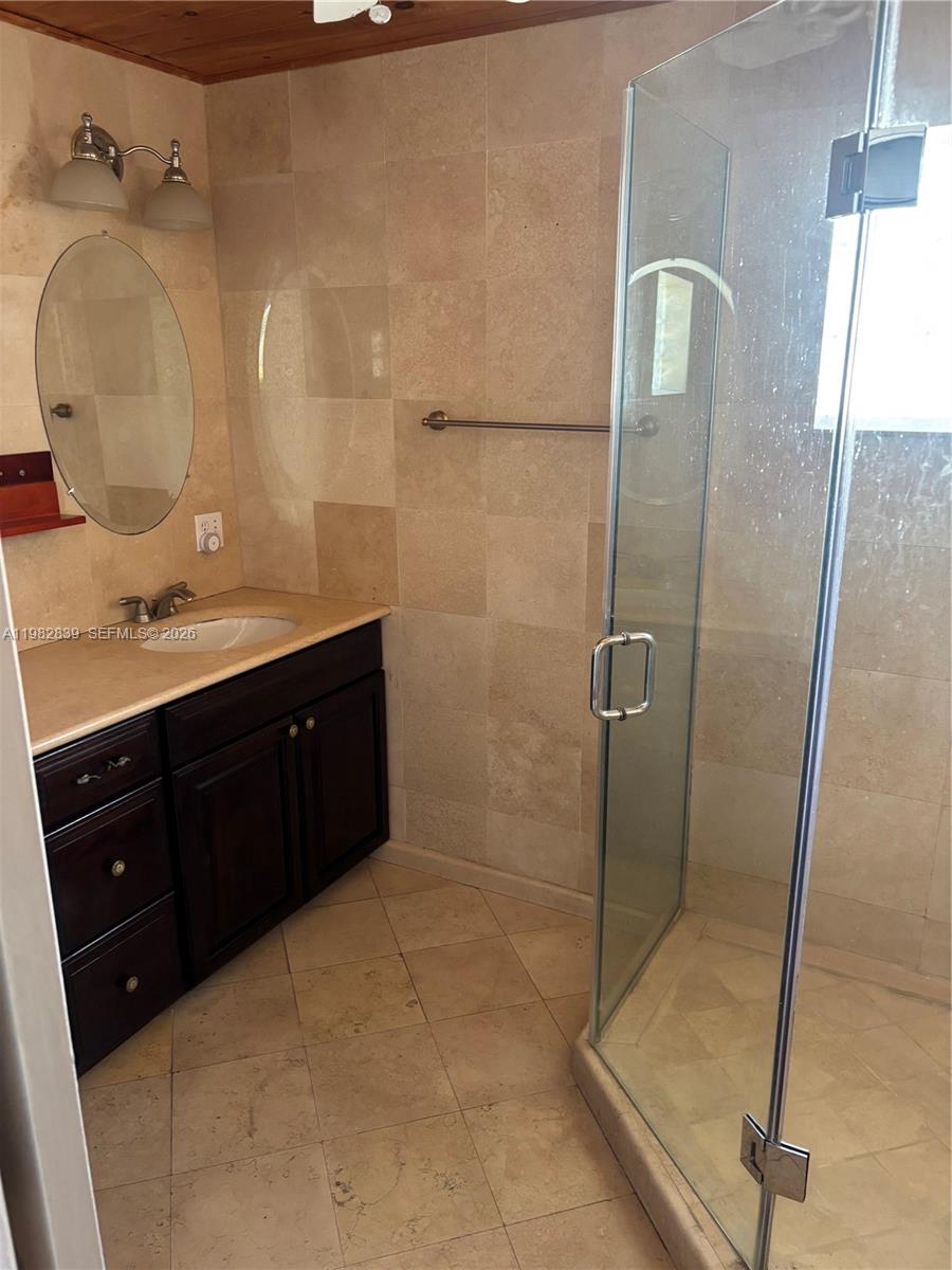 729 NE 2nd Ct Hallandale Beach, FL 33009