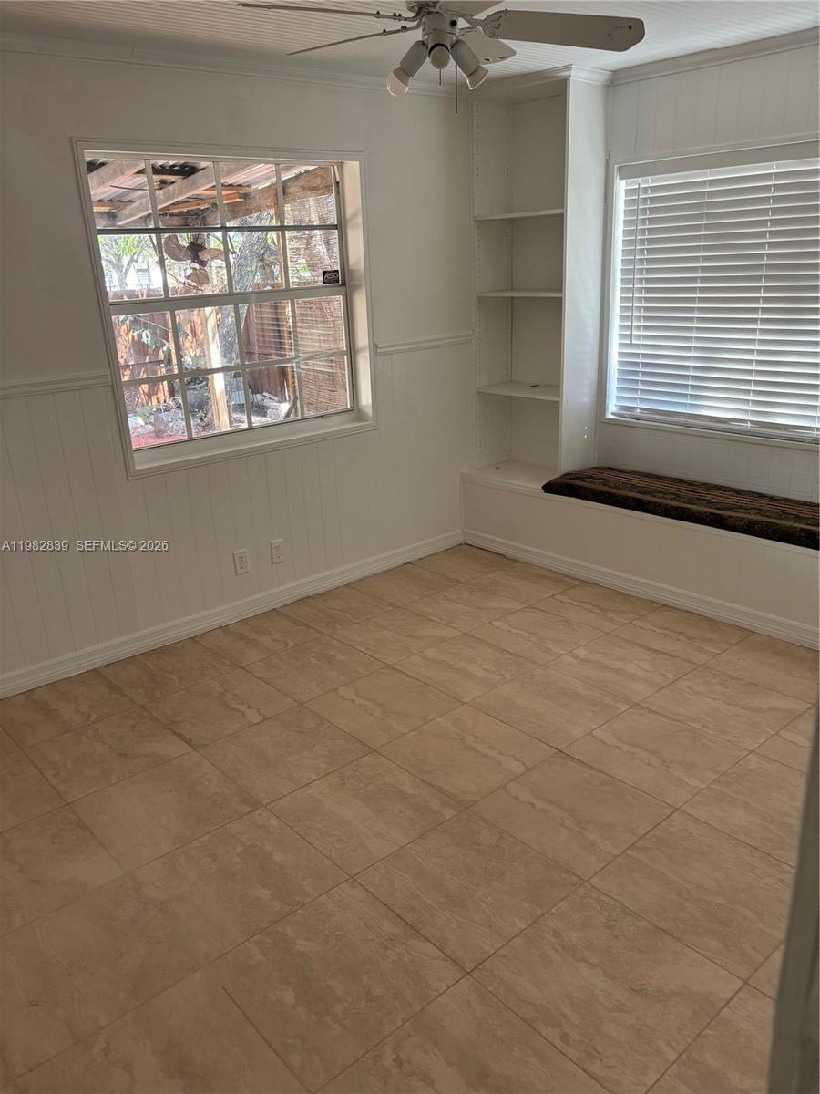 729 NE 2nd Ct Hallandale Beach, FL 33009