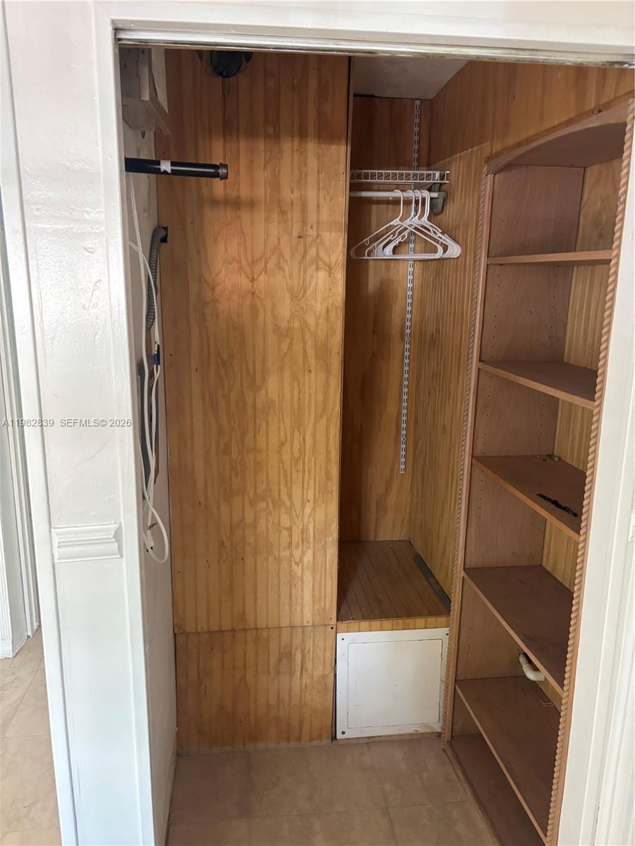 729 NE 2nd Ct Hallandale Beach, FL 33009