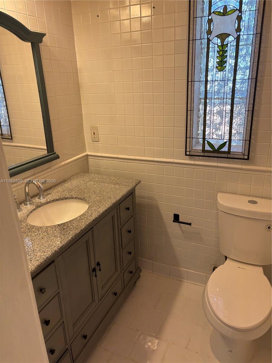 729 NE 2nd Ct Hallandale Beach, FL 33009