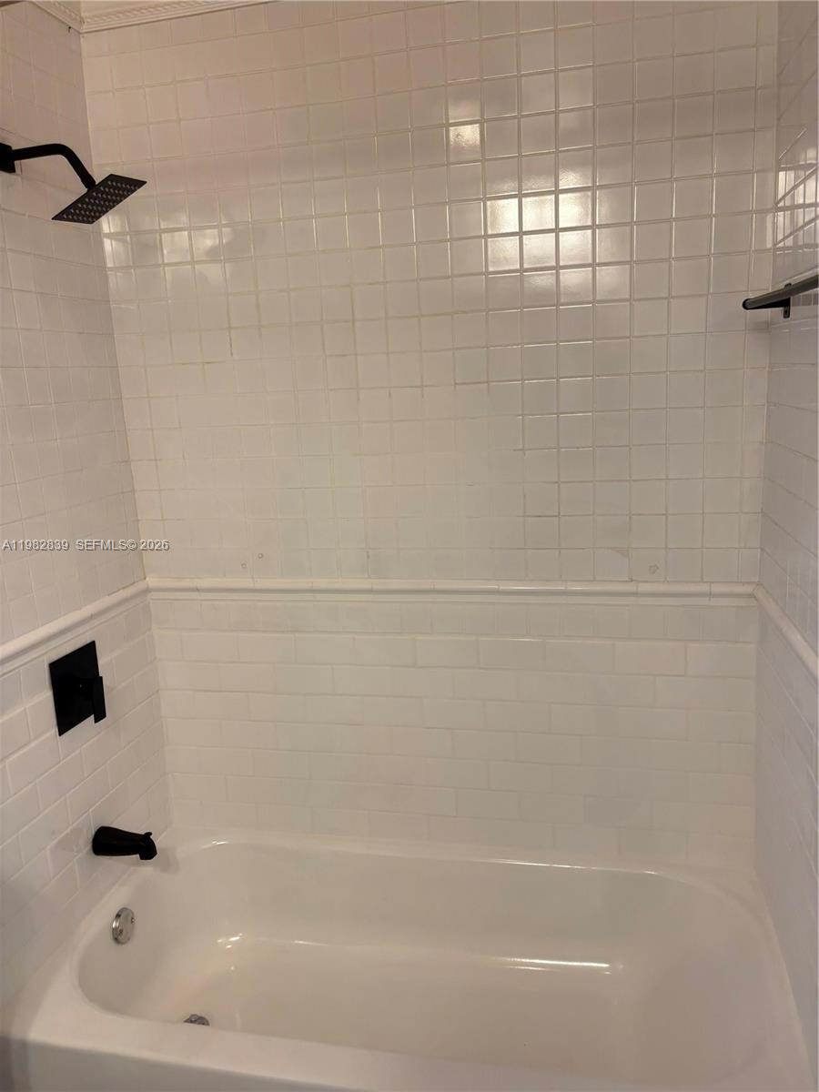 729 NE 2nd Ct Hallandale Beach, FL 33009