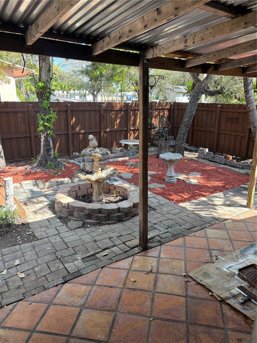 729 NE 2nd Ct Hallandale Beach, FL 33009