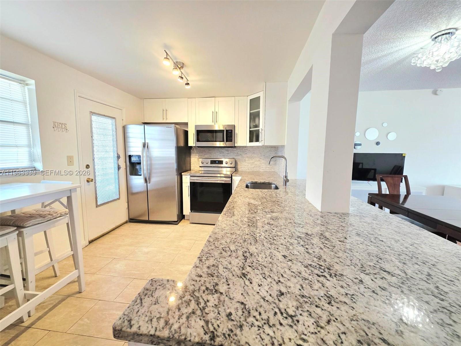 319 NE 14th Ave #702 Hallandale Beach, FL 33009