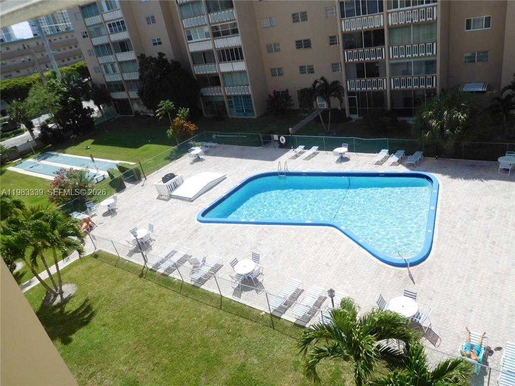 319 NE 14th Ave #702 Hallandale Beach, FL 33009