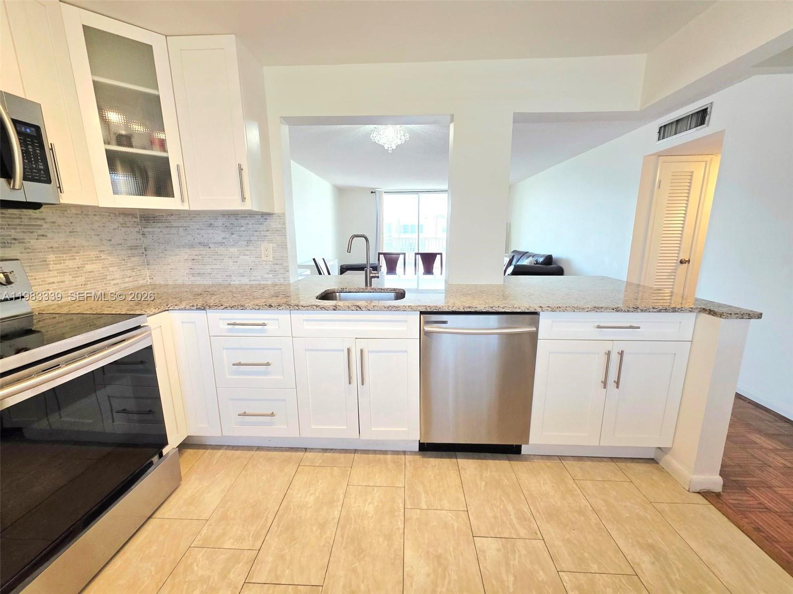 319 NE 14th Ave #702 Hallandale Beach, FL 33009