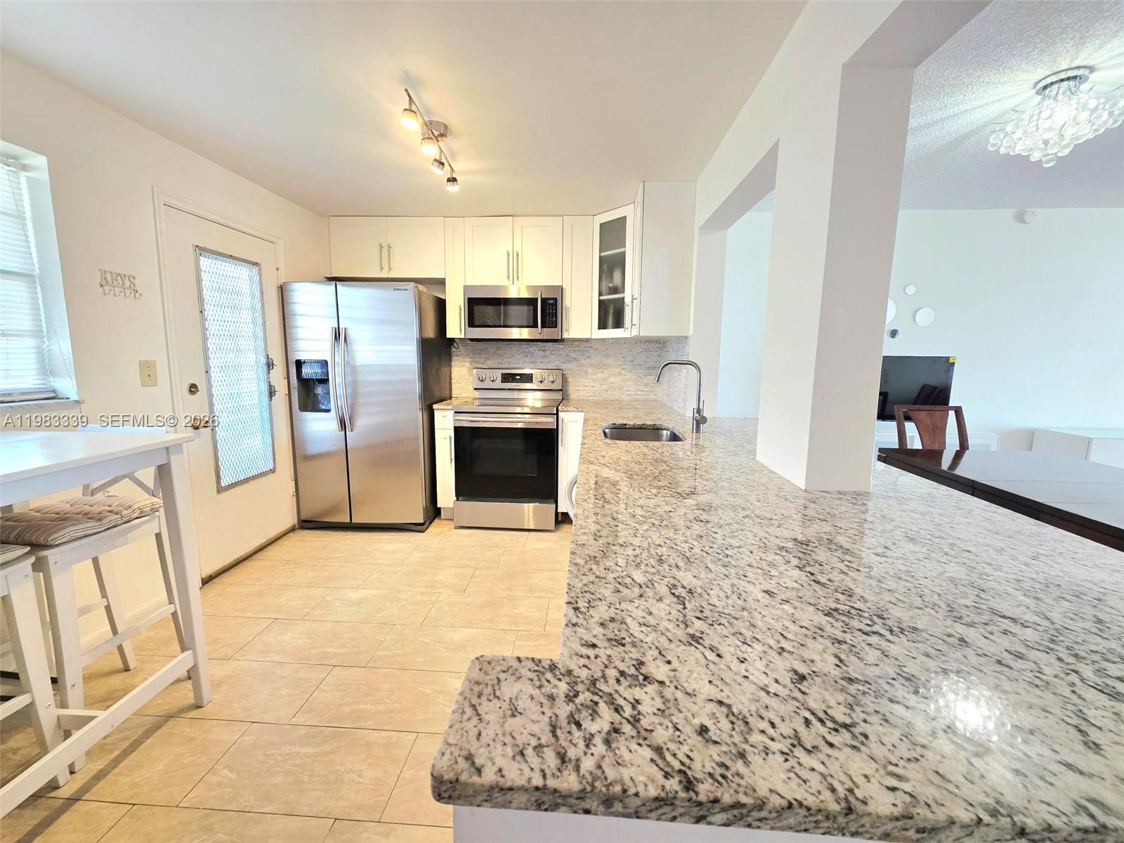 319 NE 14th Ave #702 Hallandale Beach, FL 33009