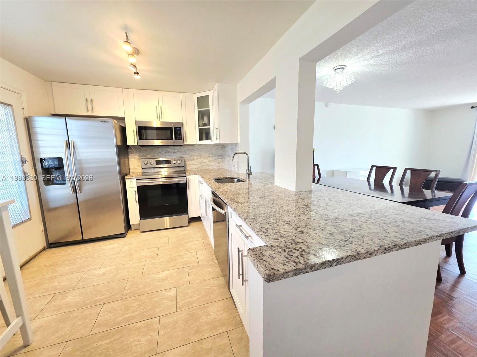 319 NE 14th Ave #702 Hallandale Beach, FL 33009