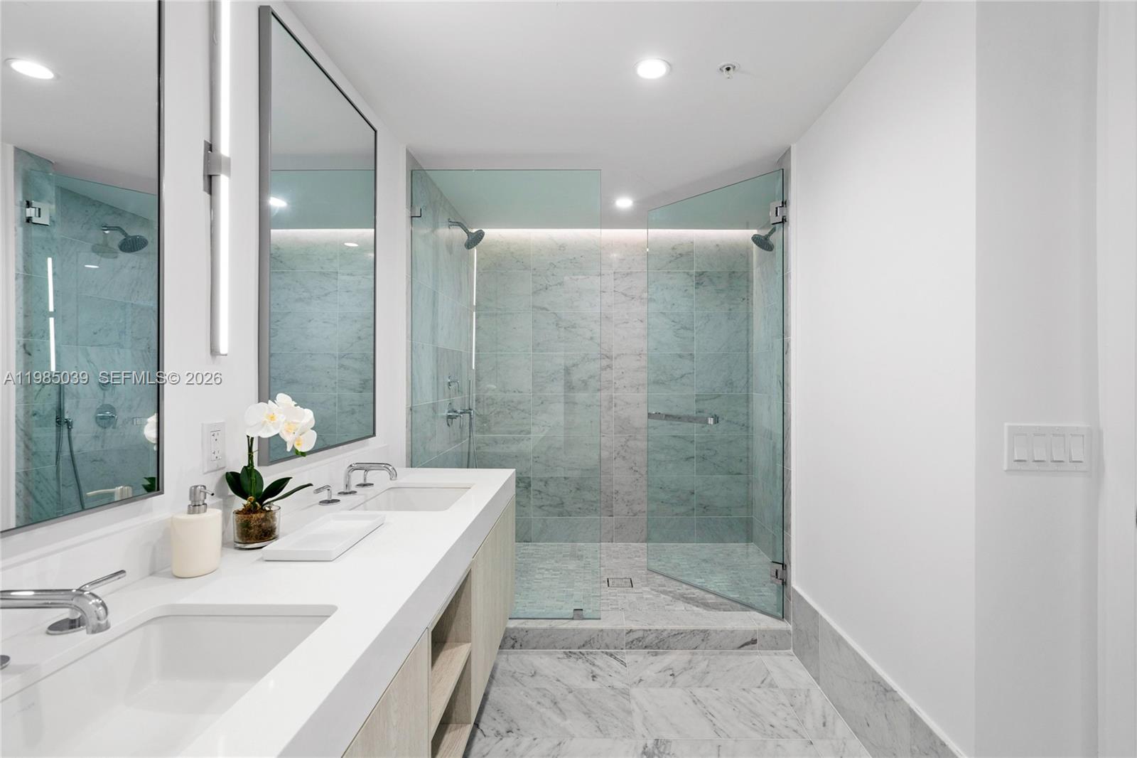 image La Baia Bay Harbor20