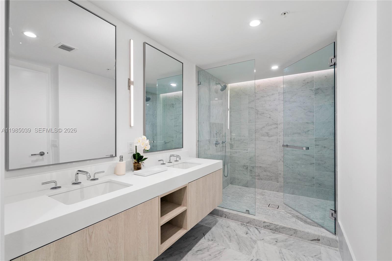 image La Baia Bay Harbor21