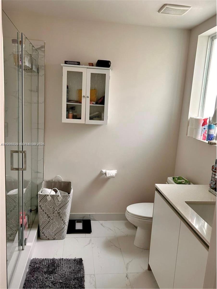 2561 NE 193rd St #1201 Miami, FL 33180