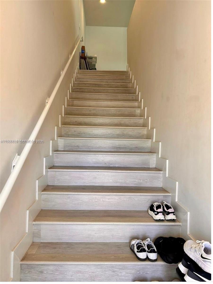 2561 NE 193rd St #1201 Miami, FL 33180