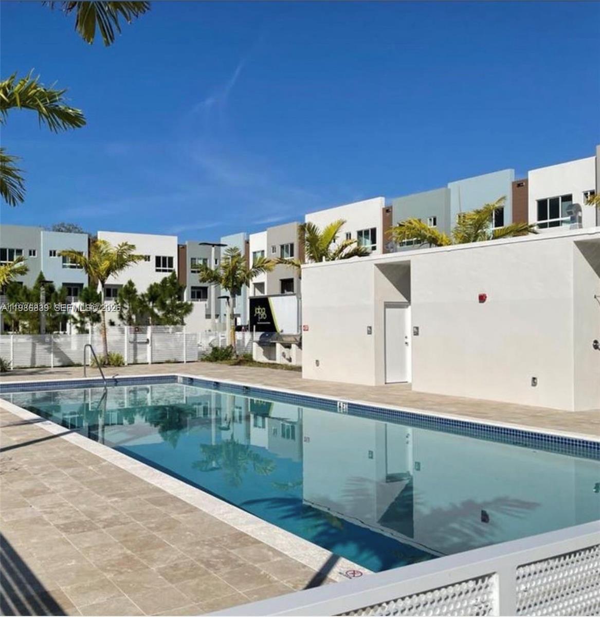 2561 NE 193rd St #1201 Miami, FL 33180