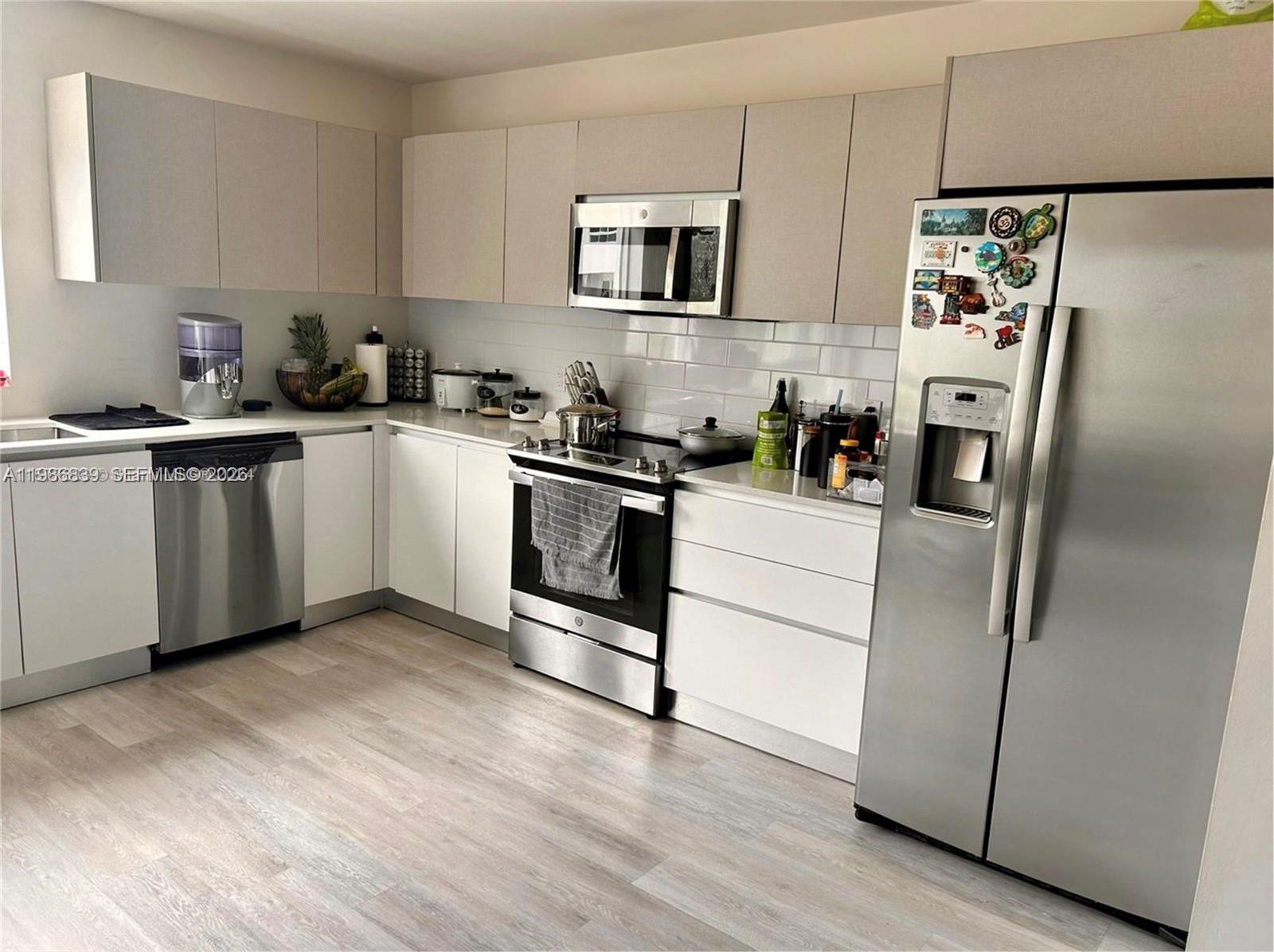 2561 NE 193rd St #1201 Miami, FL 33180