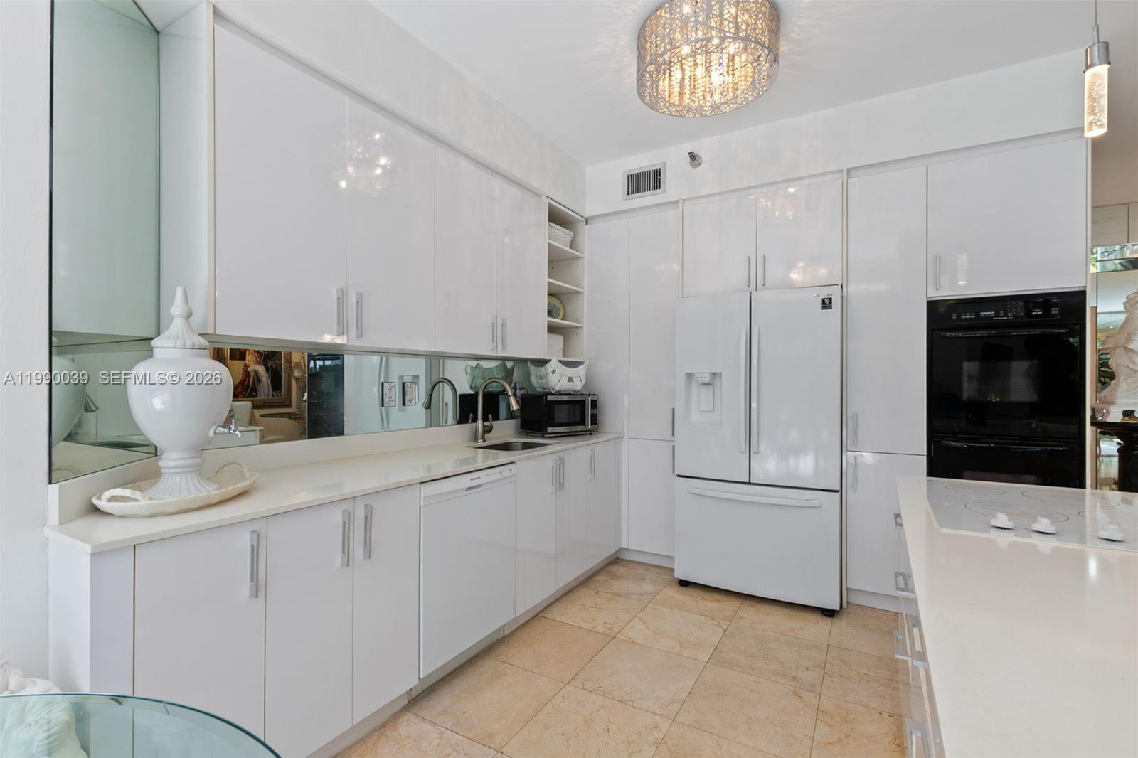 3530 Mystic Pointe Dr #114 Aventura, FL 33180