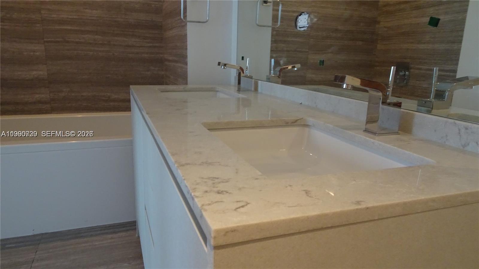 1010 Brickell Ave #3211 Miami, FL 33131