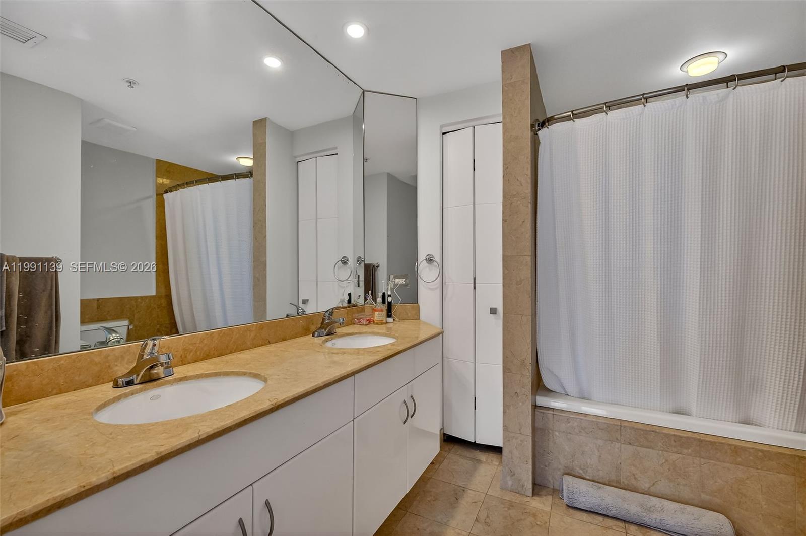 801 Brickell Key Blvd #2502 Miami, FL 33131