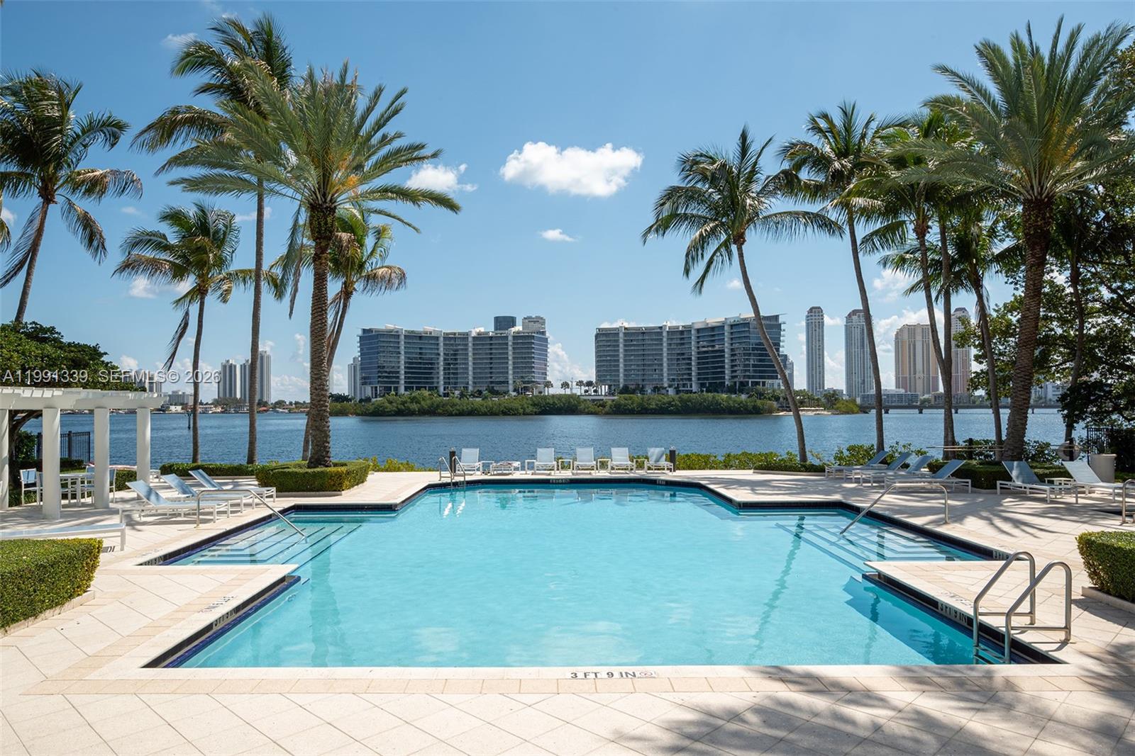 3165 NE 184th St #6204