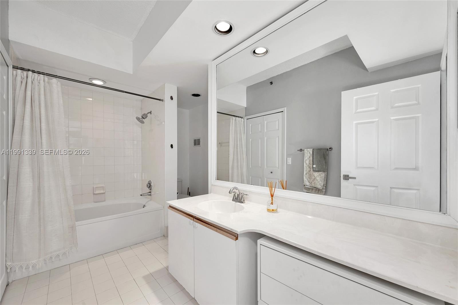 3165 NE 184th St #6204 Aventura, FL 33160