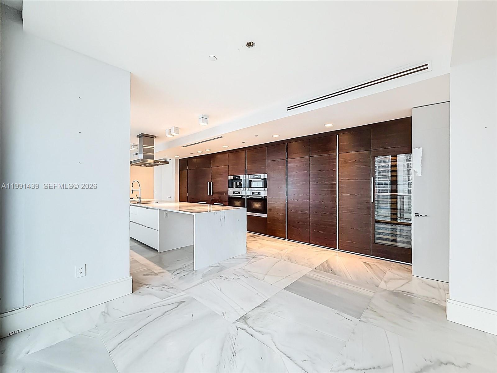 19575 Collins Ave #5 Sunny Isles Beach, FL 33160