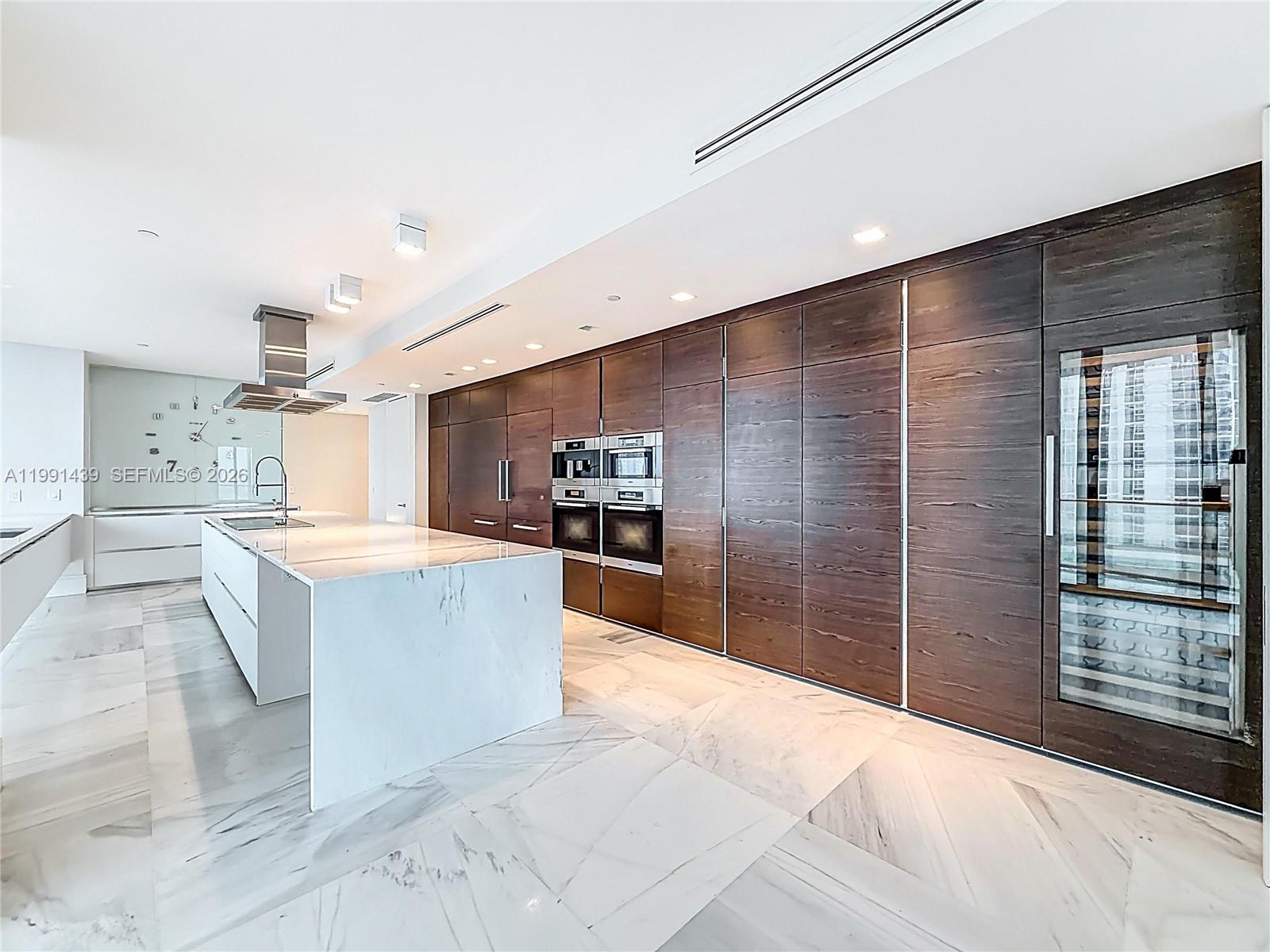 19575 Collins Ave #5 Sunny Isles Beach, FL 33160