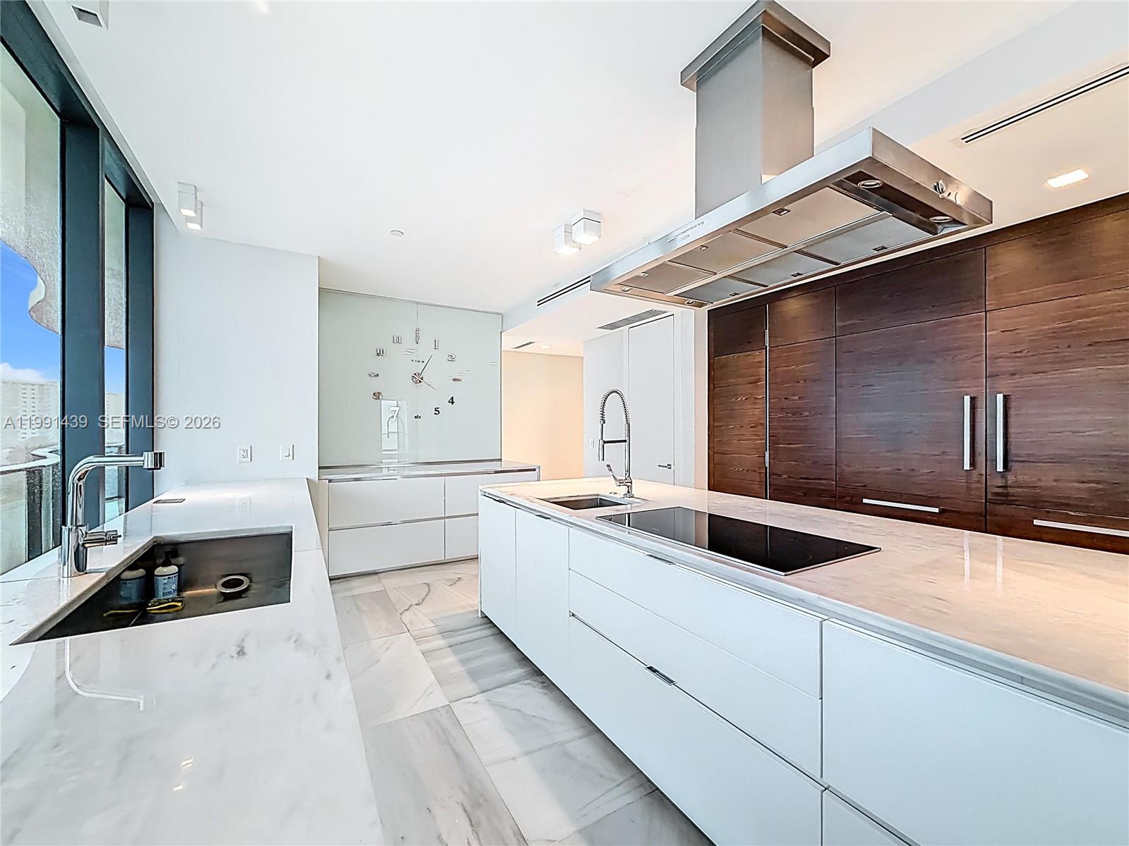 19575 Collins Ave #5 Sunny Isles Beach, FL 33160