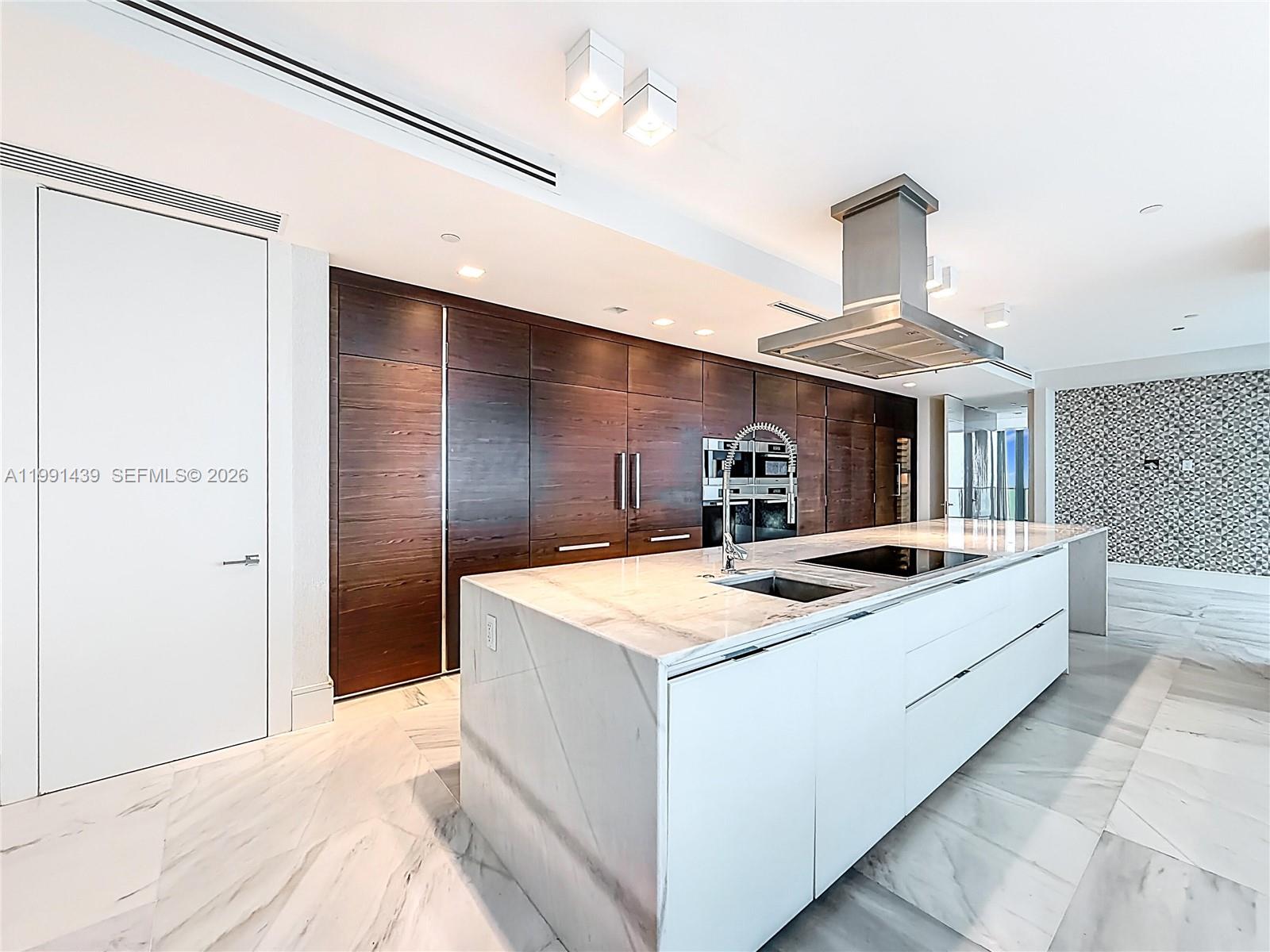 19575 Collins Ave #5 Sunny Isles Beach, FL 33160