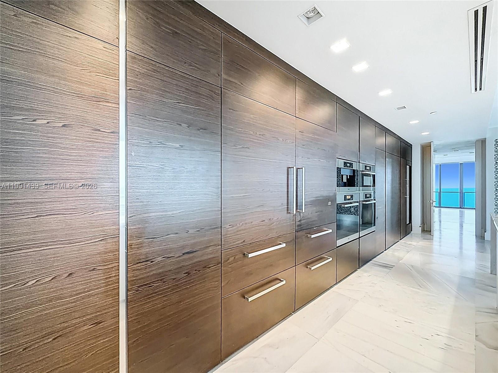 19575 Collins Ave #5 Sunny Isles Beach, FL 33160