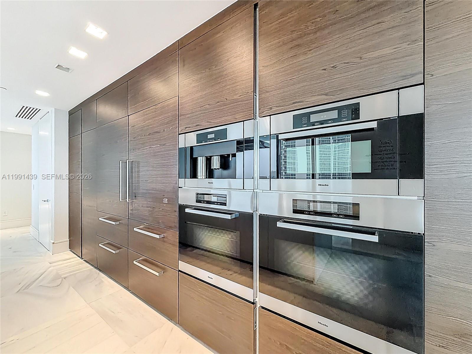 19575 Collins Ave #5 Sunny Isles Beach, FL 33160