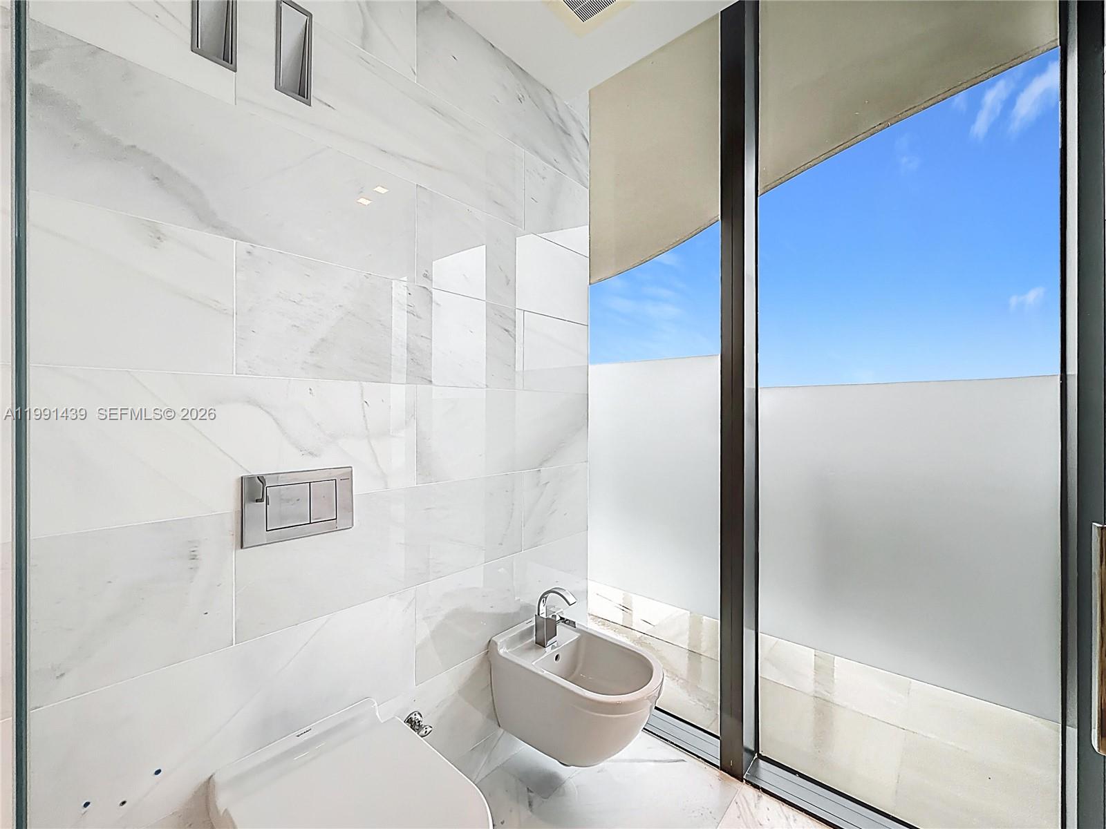 19575 Collins Ave #5 Sunny Isles Beach, FL 33160