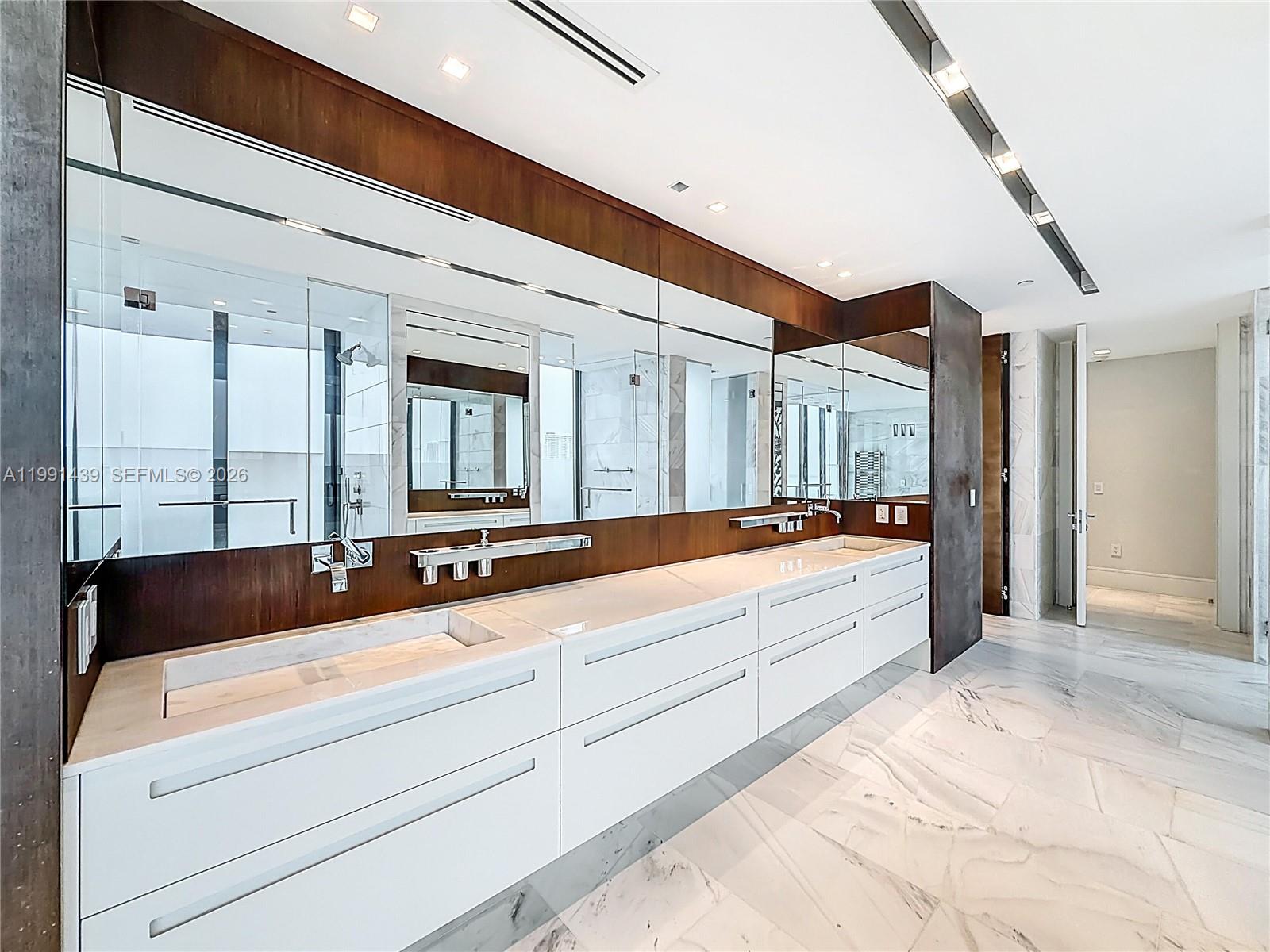 19575 Collins Ave #5 Sunny Isles Beach, FL 33160