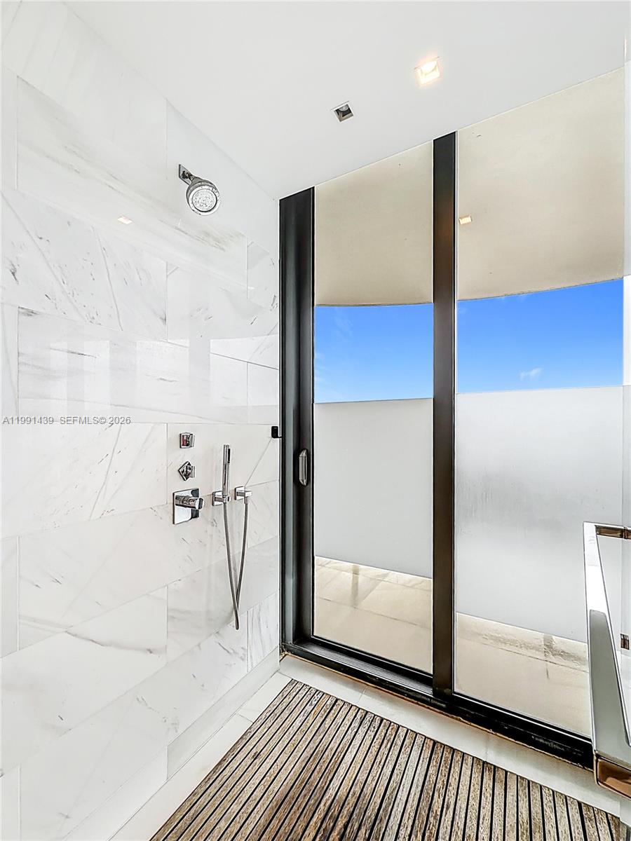 19575 Collins Ave #5 Sunny Isles Beach, FL 33160