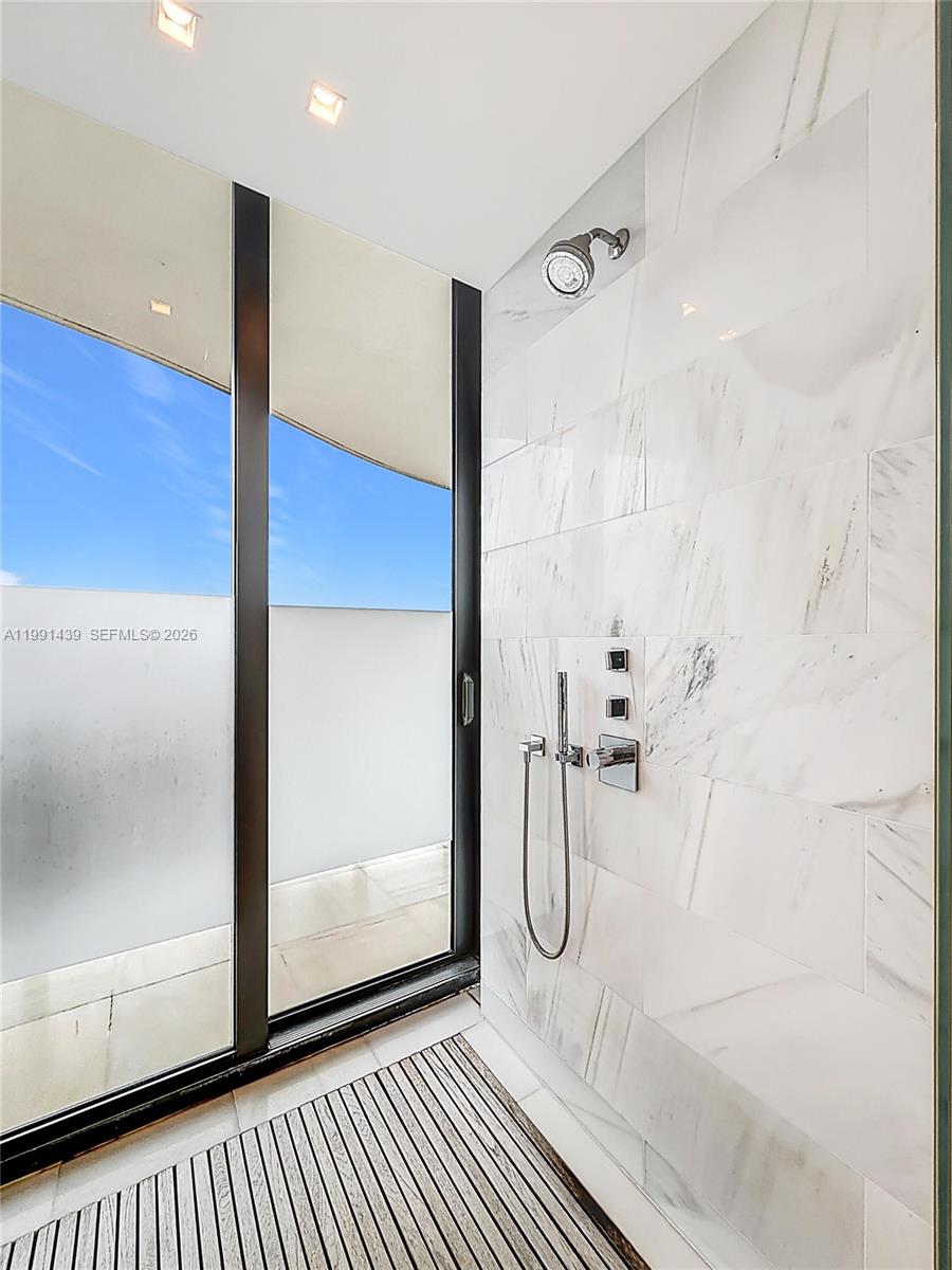 19575 Collins Ave #5 Sunny Isles Beach, FL 33160