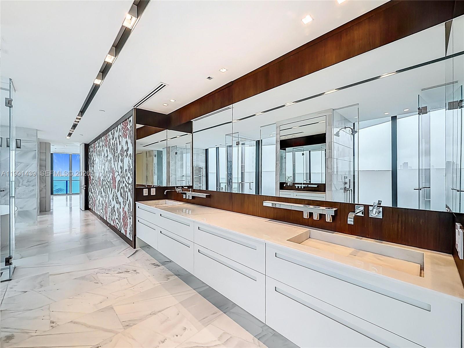 19575 Collins Ave #5 Sunny Isles Beach, FL 33160