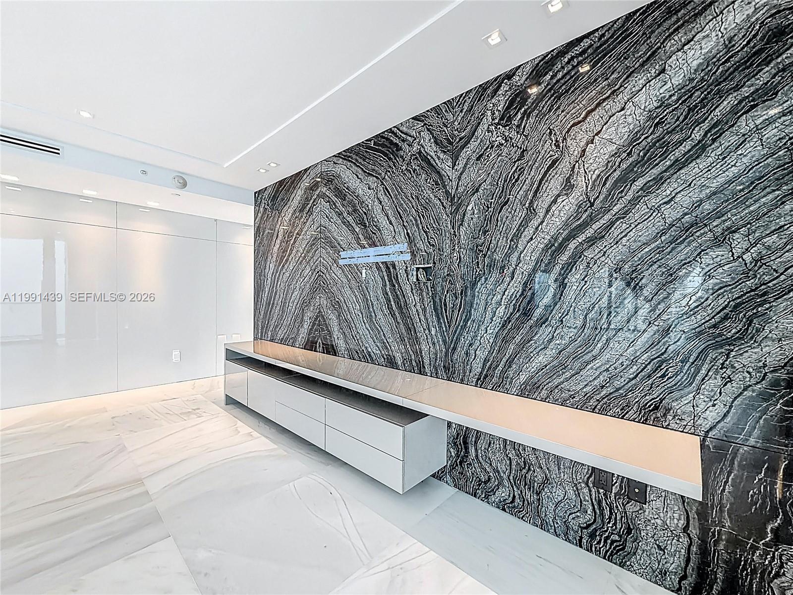 19575 Collins Ave #5 Sunny Isles Beach, FL 33160