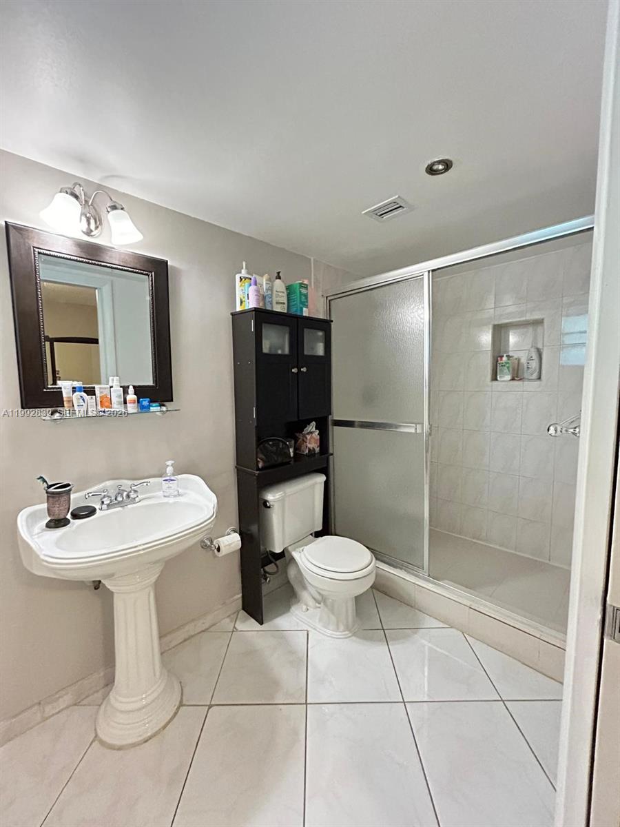 17000 NW 67th Ave #123 Hialeah, FL 33015