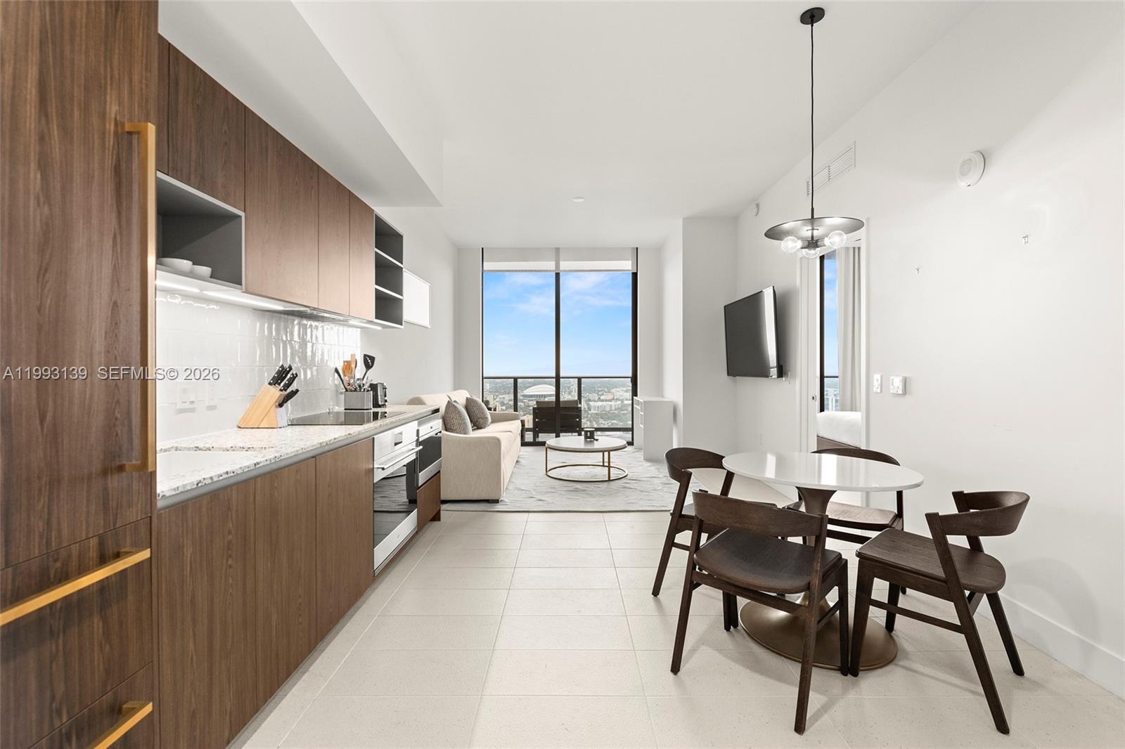 159 NE 6th St #5104 Miami, FL 33132