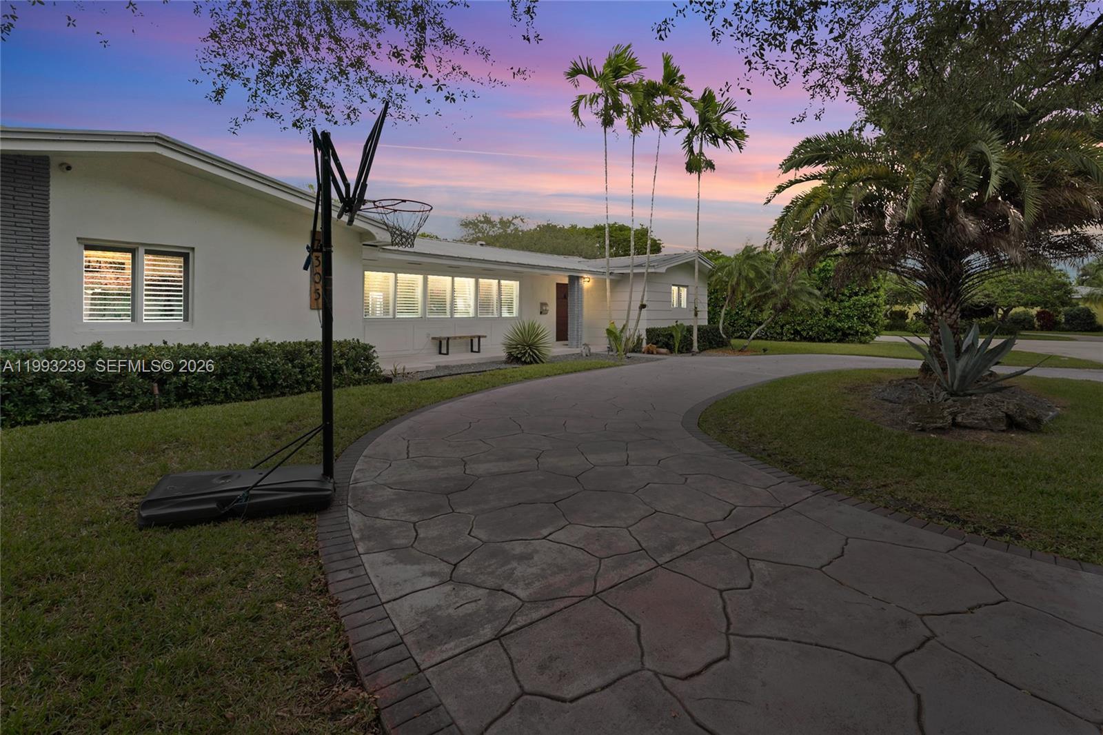 7305 SW 123rd Ter Pinecrest, FL 33156