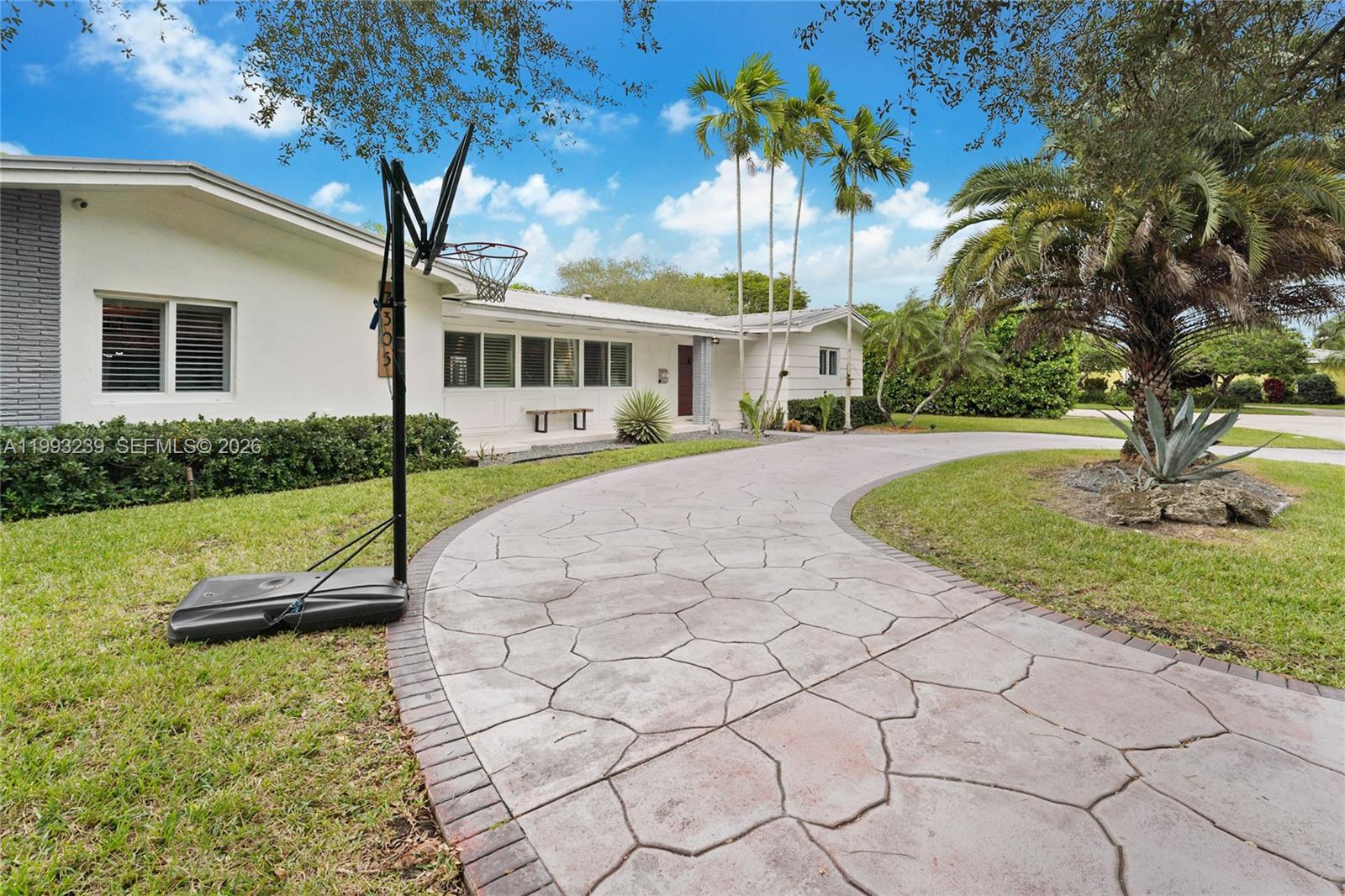 7305 SW 123rd Ter Pinecrest, FL 33156