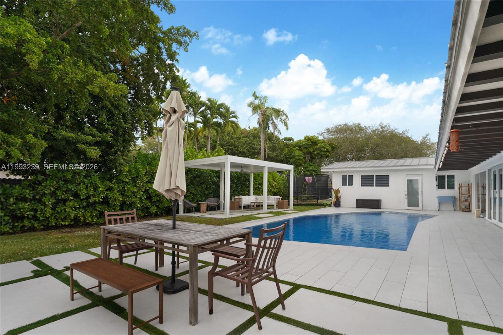 7305 SW 123rd Ter Pinecrest, FL 33156