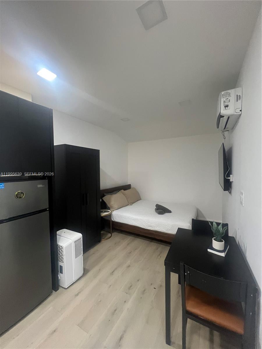 2723 SW 13th St #Studio