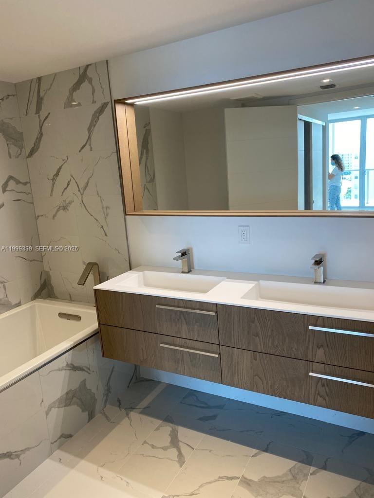 9521 E Bay Hbr Dr #605 Bay Harbor Islands, FL 33154